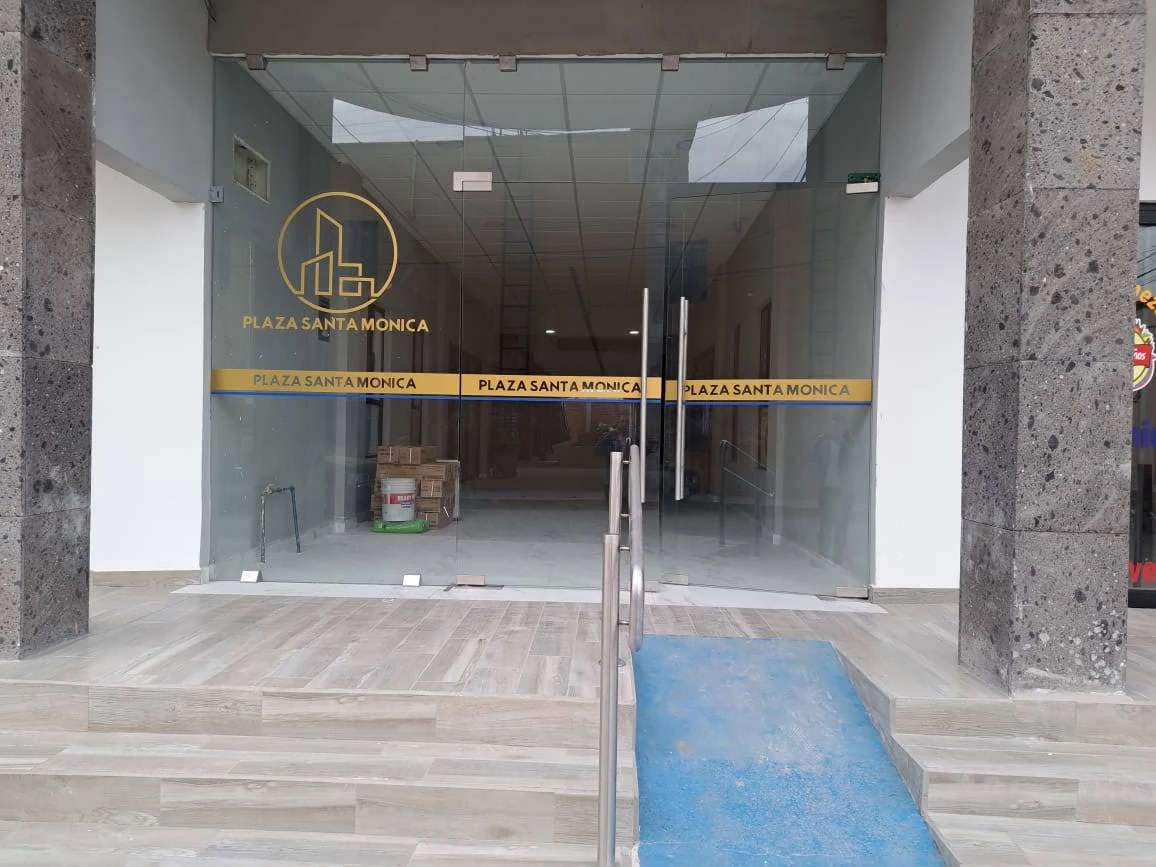 Acceso de Plaza Santa Mónica, fotografía de referencia de enero de 2023